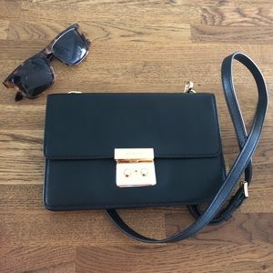 Michael Kors Cross Body Black/Gold Bag